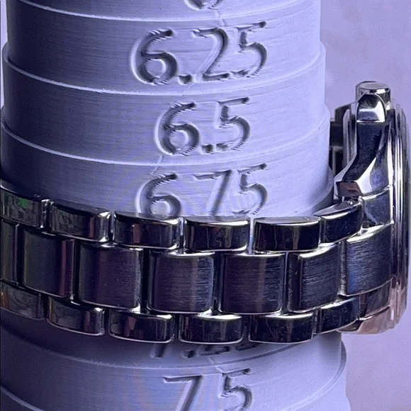 NY&Co Women's Silver Watch- New needs a battery - Picture 5 of 10